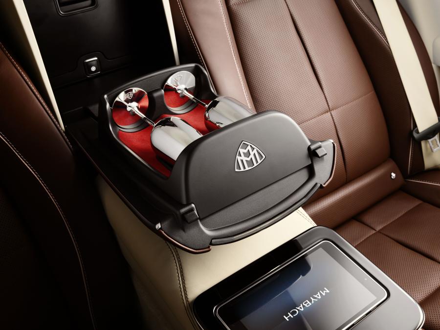 Детали интерьера Mercedes-Maybach GLS600 4Matic (X167) 2020 года  (WW) (фото 57 из 66)